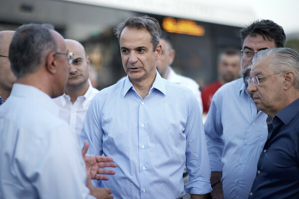 Ο Μητσοτάκης επισκέφθηκε το αμαξοστάσιο της ΟΣΥ: «Μέχρι το τέλος του 2025 θα κυκλοφορούν 900 νέα λεωφορεία»