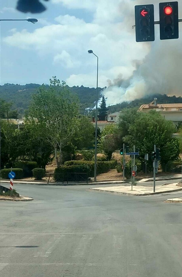 Φωτιά στα Γλυκά Νερά: Μήνυμα από το 112 - Δείτε φωτογραφίες