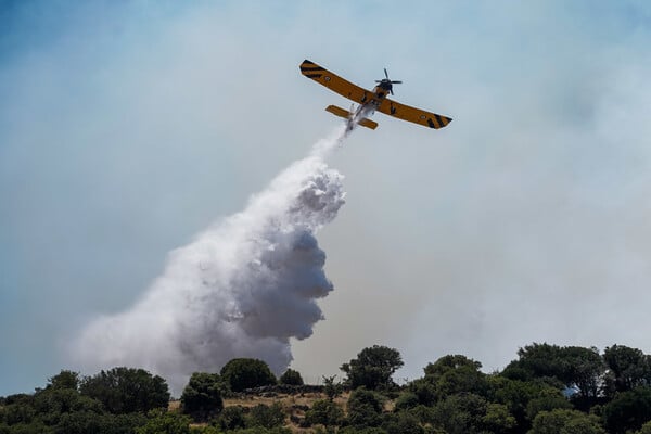 Φωτιά τώρα στη Λέσβο: Ελικόπτερα και αεροσκάφη στη μάχη της κατάσβεσης