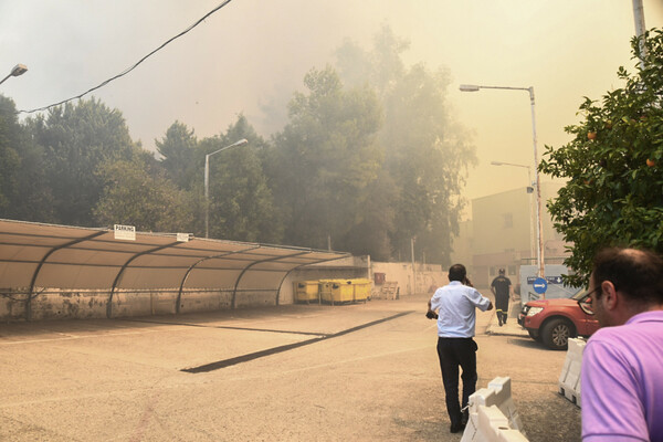 Τελευταία στιγμή σώθηκε το Καραμανδάνειο από τη φωτιά στην Πάτρα