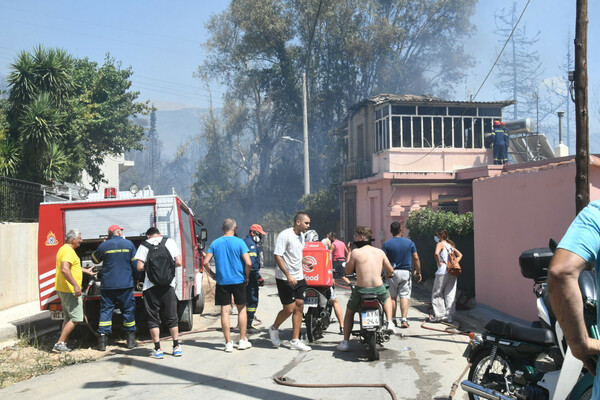 Τελευταία στιγμή σώθηκε το Καραμανδάνειο από τη φωτιά στην Πάτρα