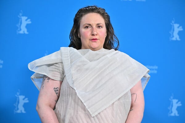 H Lena Dunham αποσύρεται από project ώστε να μην σχολιάσουν το σώμα της 