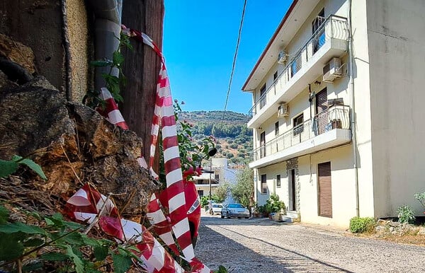 Γυναικοκτονία στην Αμφιλοχία: «Την απειλούσε, της είχε κόψει τα φρένα στο μηχανάκι» λέει φίλη της