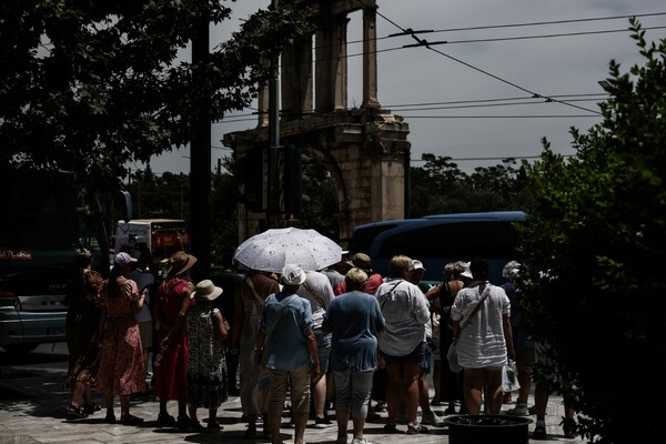 Καύσωνας: Στο «κόκκινο» η θερμοκρασία στην Αττική - Πού έφτασε 39°C το απόγευμα