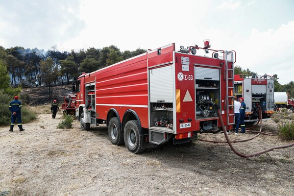 Θεσσαλονίκη: Φωτιά στην περιοχή Λιβάδι 