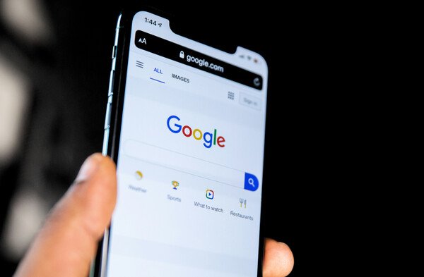 Ρωσία: Ζητά από τη Google να ξεμπλοκάρει 200 κανάλια στο YouTube