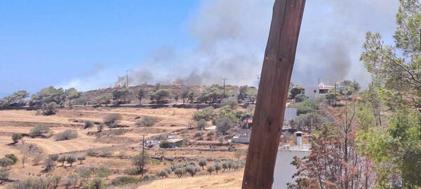 Φωτιά τώρα στη Σύρο - Μήνυμα 112 για εκκένωση από Χρούσα