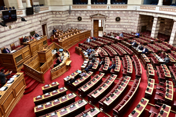 Βουλή: Άρση ασυλίας για τέσσερις βουλευτές