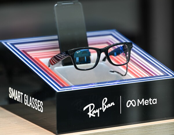 Meta: Επενδύει στα έξυπνα γυαλιά Ray-Ban και προσφέρει δισεκατομμύρια για το 5% της EssilorLuxottica