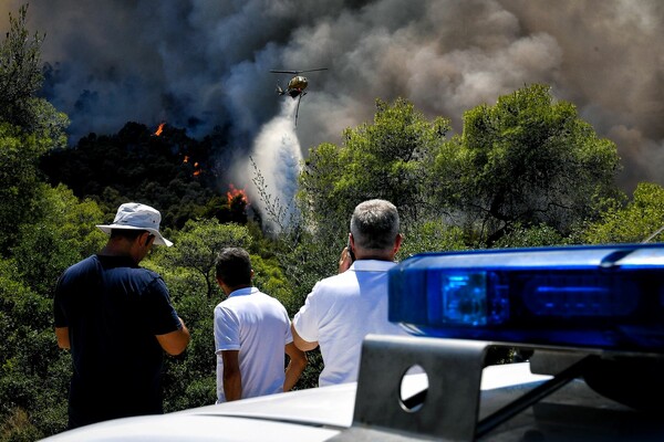 Φωτιές: Χωρίς ενεργό μέτωπο στις Ερυθρές Αττικής - Βελτιωμένη η εικόνα στο Καστράκι Αρκαδίας