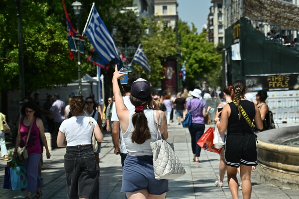 Έκτακτο δελτίο καιρού για τον καύσωνα: Μέχρι τη Δευτέρα τα 40άρια