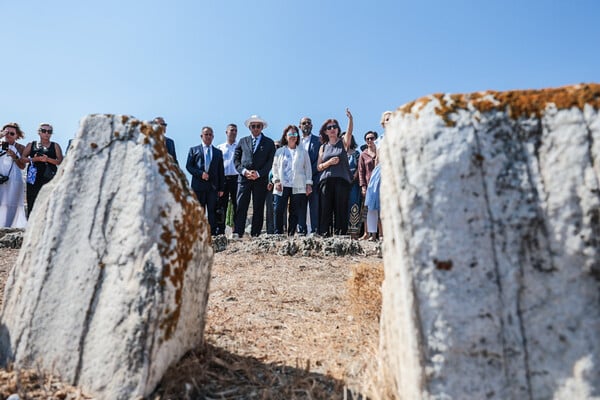 Στη Δήλο για τα εγκαίνια του ανακαίνισμένου μουσείου και στη Μύκονο