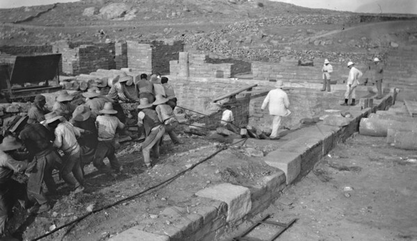 Στη Δήλο για τα εγκαίνια του ανακαίνισμένου μουσείου και στη Μύκονο