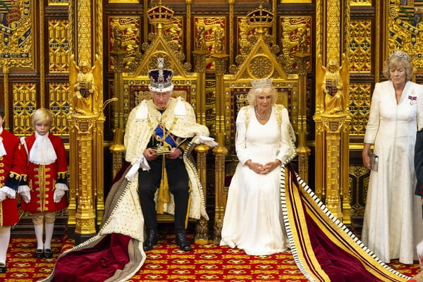 Βρετανία: Θεαματικά κέρδη για την βασιλική οικογένεια από αιολικά πάρκα και ξεναγήσεις στα ανάκτορα 