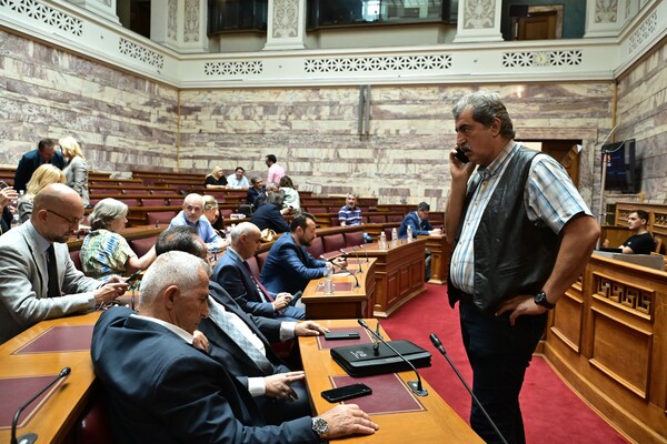 Πολάκης μετά τη διαγραφή του: «Την απάντηση θα δώσει ο λαός»