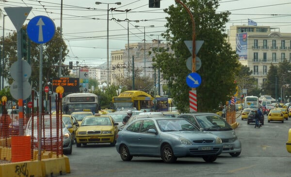 Κίνηση στους δρόμους: Καθυστερήσεις στον Κηφισό και το λιμάνι του Πειραιά