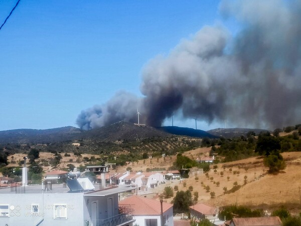 Ανεξέλεγκτη η φωτιά στην Εύβοια: 