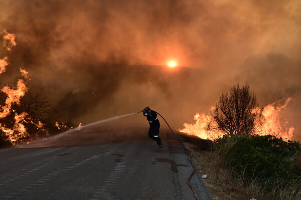 Φωτιά στην Εύβοια: Βελτιωμένη η εικόνα - Πάνω από 200 πυροσβέστες στη μάχη