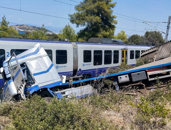 Αυλίδα: Συνελήφθη ο οδηγός του φορτηγού που συγκρούστηκε με τρένο