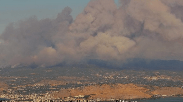 Φωτιά στην Εύβοια: Μηνύματα από το 112 για εκκένωση τεσσάρων οικισμών