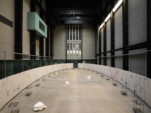 Η Tate Modern μεταμορφώνεται σε έναν τεράστιο ζωγραφικό κήπο