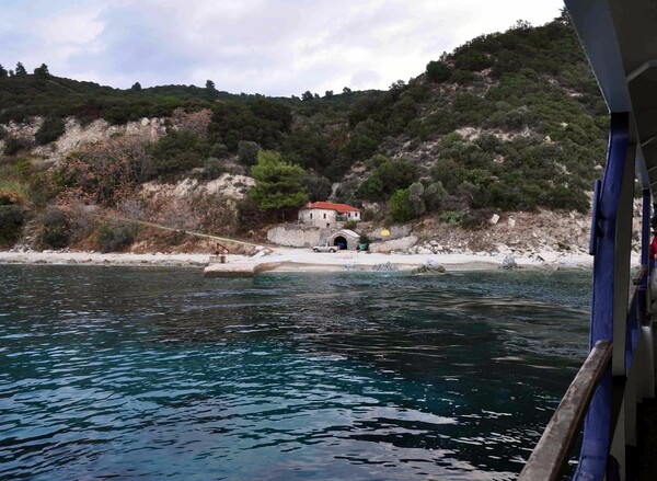 Χαλκιδική: Φορτηγό κύλησε και σκότωσε 57χρονο μηχανικό σε πλοίο για Άγιον Όρος