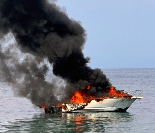 Κεφαλονιά: Φωτιά σε σκάφος στα Λιμένια του Πόρου 