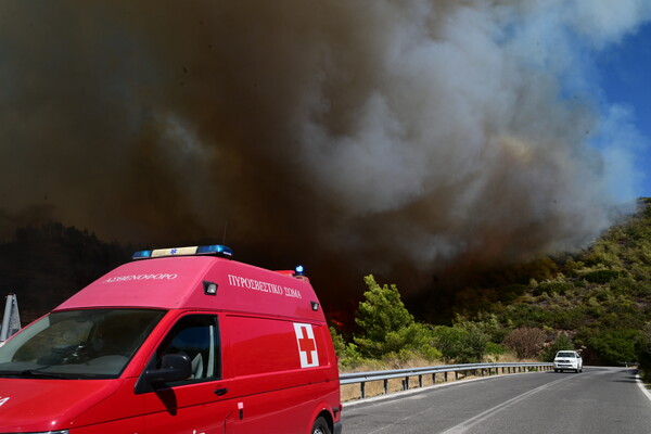 φωτιά στην Αττική: Μήνυμα του 112 για εκκένωση στο Σουφάνι Μαραθώνος