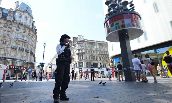 Επίθεση με μαχαίρι στο Λονδίνο: Τραυματίστηκαν μητέρα και κόρη - Συνελήφθη 32χρονος