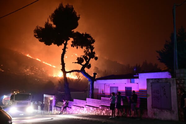 Φωτιά στην Αττική: Σε 15 λεπτά οι φλόγες έφτασαν από τον Διόνυσο στην Πεντέλη