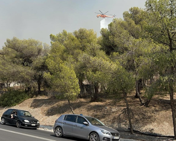 Φωτιά στην Αττική: Στις 4 το μεσημέρι εμφανίστηκαν 2 Έρικσον στην Νέα Πεντέλη