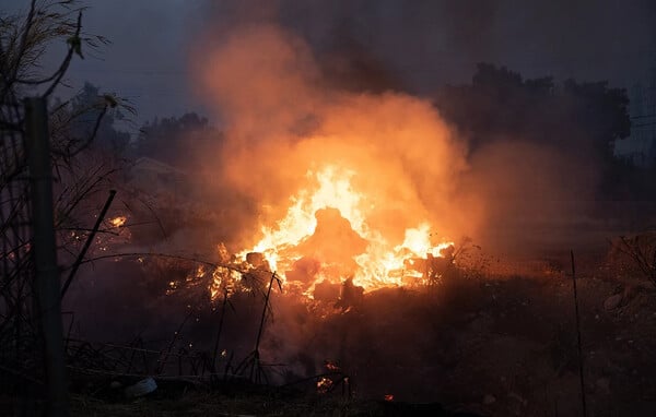 «Ακούγονται εκρήξεις από πολεμικό υλικό» – Έκκληση από τον δήμαρχο Σερρών για τη φωτιά στο όρος Όρβηλος