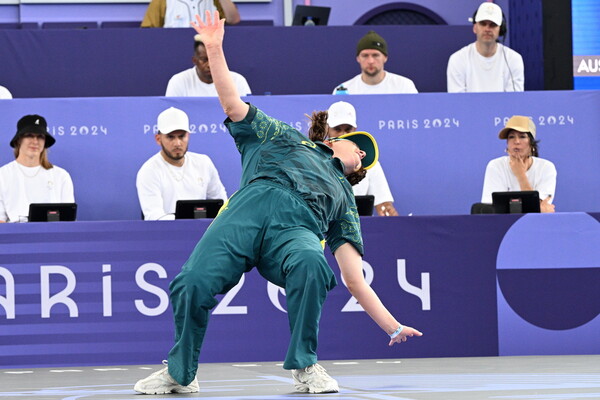 Η Αυστραλή breakdancer απασχολεί ακόμη το διαδίκτυο με το «μηδέν» και τη χορογραφία της