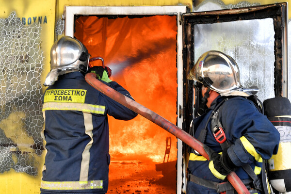 Φωτιά στην Κόρινθο: Καταστράφηκε ολοσχερώς η βιομηχανία