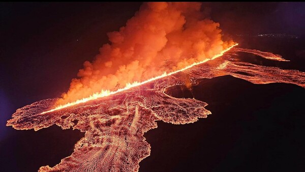 Ισλανδία: Για δεύτερη μέρα εκτοξεύσει λάβα το ηφαίστειο - Εντυπωσιακές εικόνες