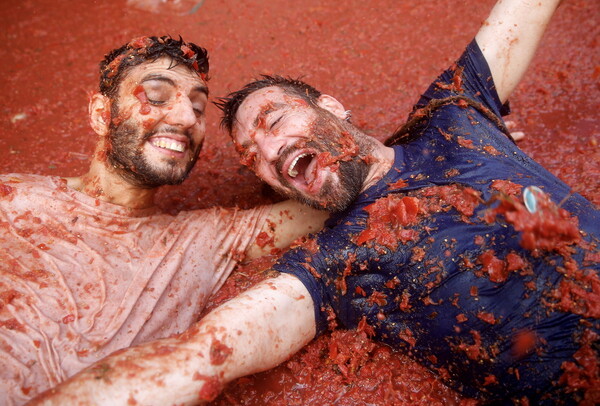 La Tomatina: Ο ισπανικός πόλεμος της ντομάτας