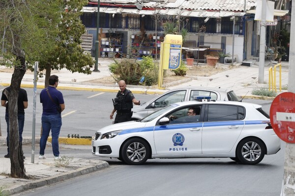 Κερατσίνι: Άγνωστοι μοτοσυκλετιστές πέταξαν τσάντα με χειροβομβίδες