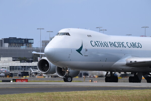 Η Cathay Pacific ακυρώνει πτήσεις μετά από πρόβλημα σε κινητήρα ενός Airbus