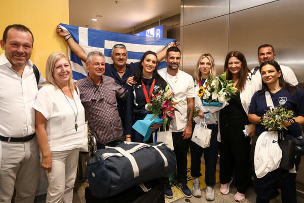 Παραολυμπιακοί Αγώνες: Χαμόγελα και συγκίνηση στην υποδοχή της ελληνικής ομάδας