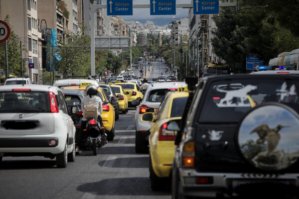 Κίνηση στους δρόμους: Συμφόρηση στους κεντρικούς δρόμους- Πού παρατηρούνται προβλήματα