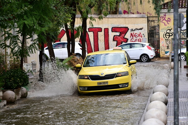 Κακοκαιρία ΑΤΕΝΑ: Εικόνες από την ισχυρή καταιγίδα στην Αττική