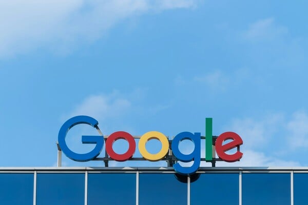 Google: Επικυρώθηκε το πρόστιμο 2,4 δισ. ευρώ της Κομισιόν