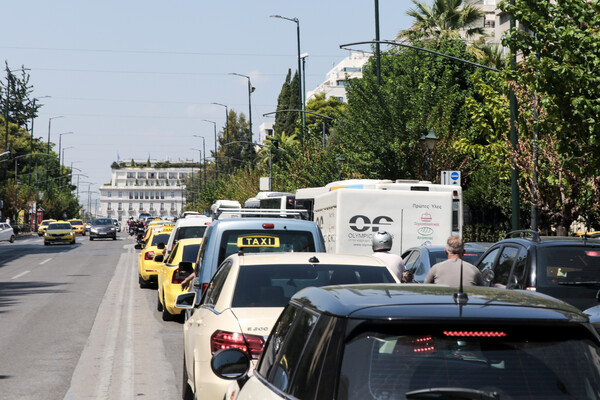 Κίνηση στους δρόμους: Στο «κόκκινο» ο Κηφισός και το κέντρο της Αθήνας