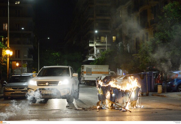 Επίθεση με μολοτόφ στο κέντρο της Αθήνας- Τραυματίστηκε αστυνομικός