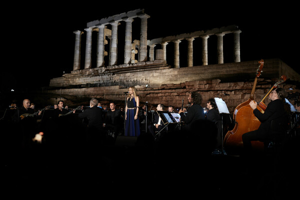 Ο νέος φωτισμός στον ναό του Ποσειδώνα στο Σούνιο από την Ελευθερία Ντεκώ