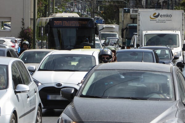 Η κίνηση στους δρόμους: Μποτιλιάρισμα σε Κηφισό, Κηφισίας και Αττική Οδό