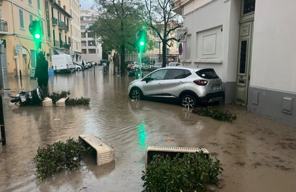 Γαλλια: Πλημμύρισαν οι Κάννες από ξαφνική νεροποντή