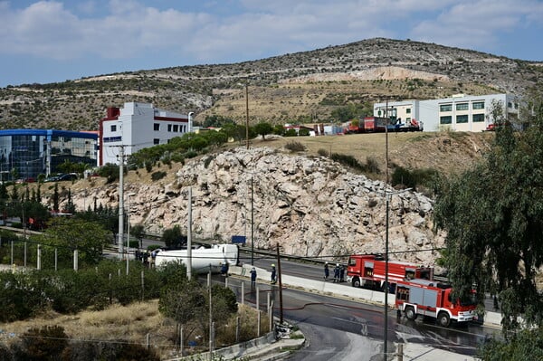 Ανατροπή βυτιοφόρου στη Λεωφόρο Σχιστού - Διακόπηκε η κυκλοφορία