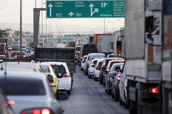 Τροχαίο ατύχημα στον Κηφισό: Oδηγός μηχανής έπεσε στο δρόμο