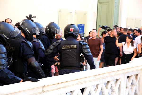 Αστυνομική έφοδος στο ΕΜΠ και δεκάδες προσαγωγές στην εκδήλωση «Βραδιά του Ερευνητή»